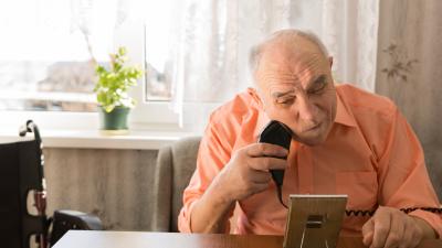 Man scheert zich aan tafel