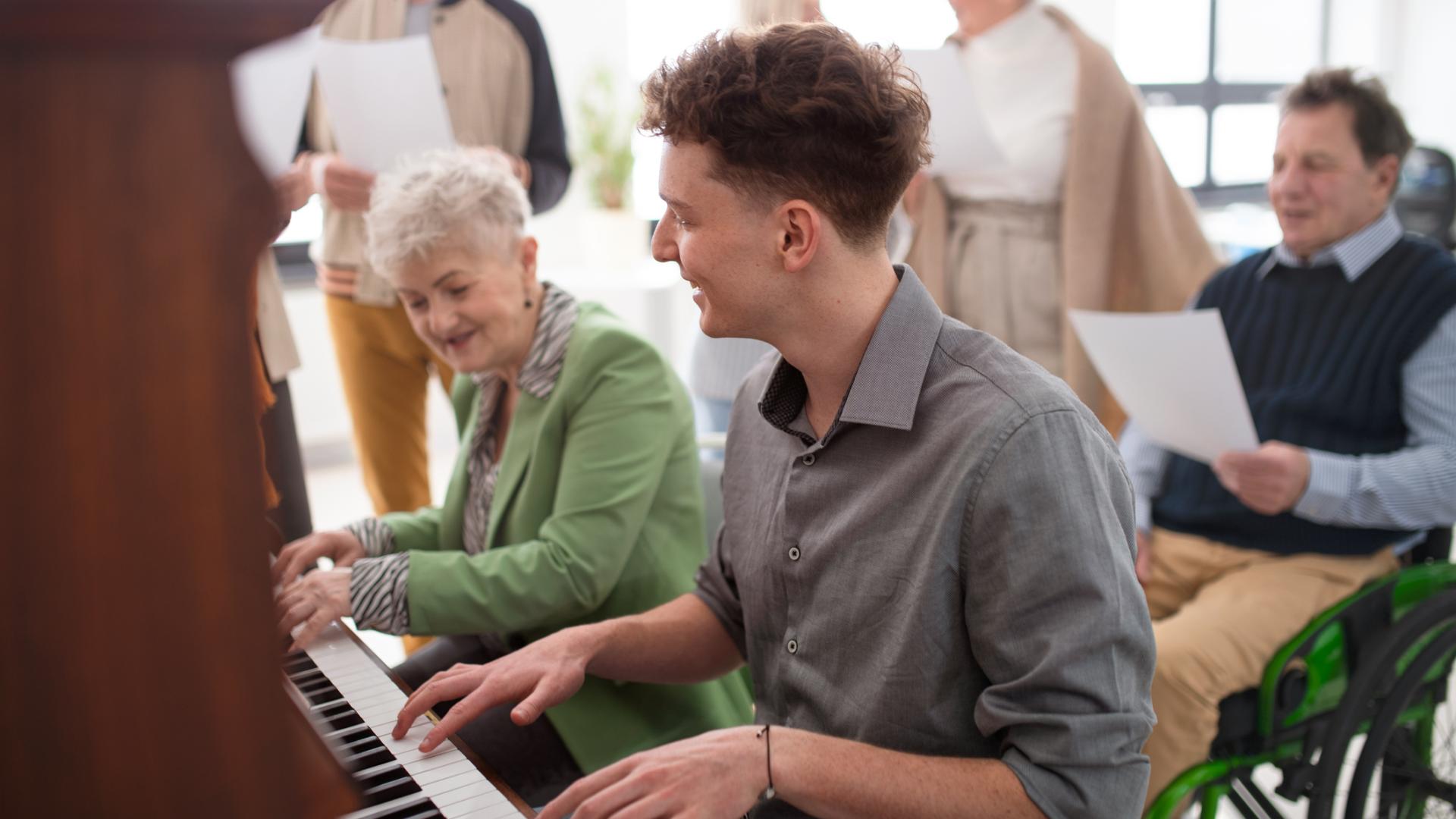 Samen piano spelen